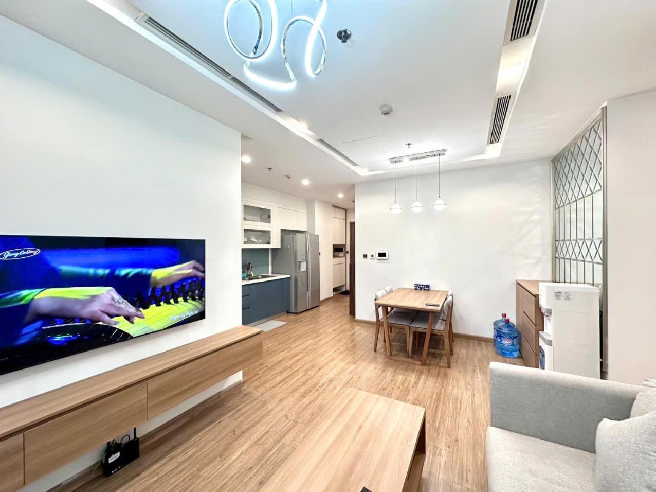 Luxury Apartment In Vinhomes Metropolis Hanoi Exteriör bild