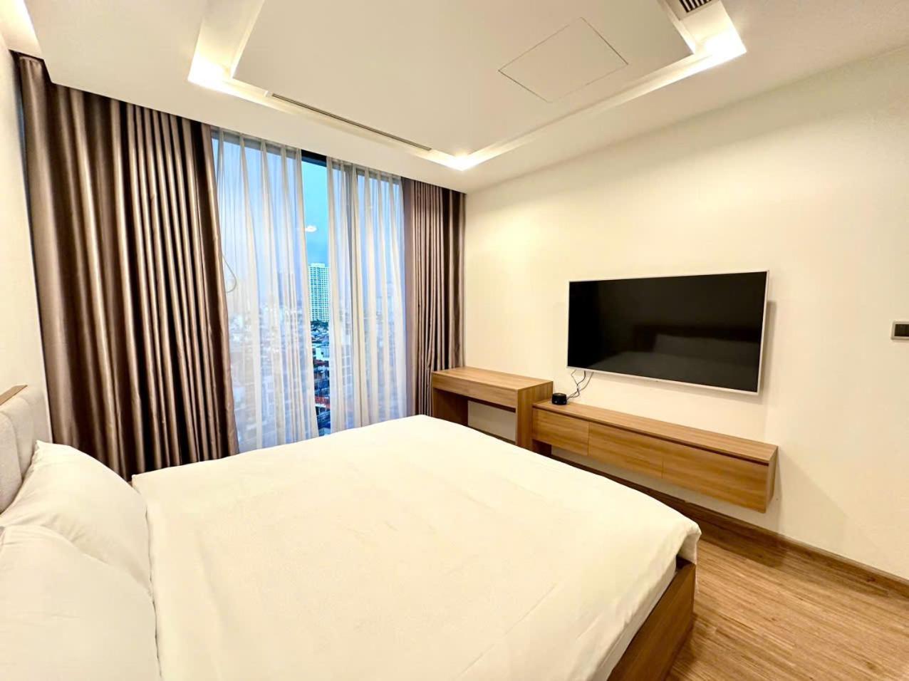 Luxury Apartment In Vinhomes Metropolis Hanoi Exteriör bild