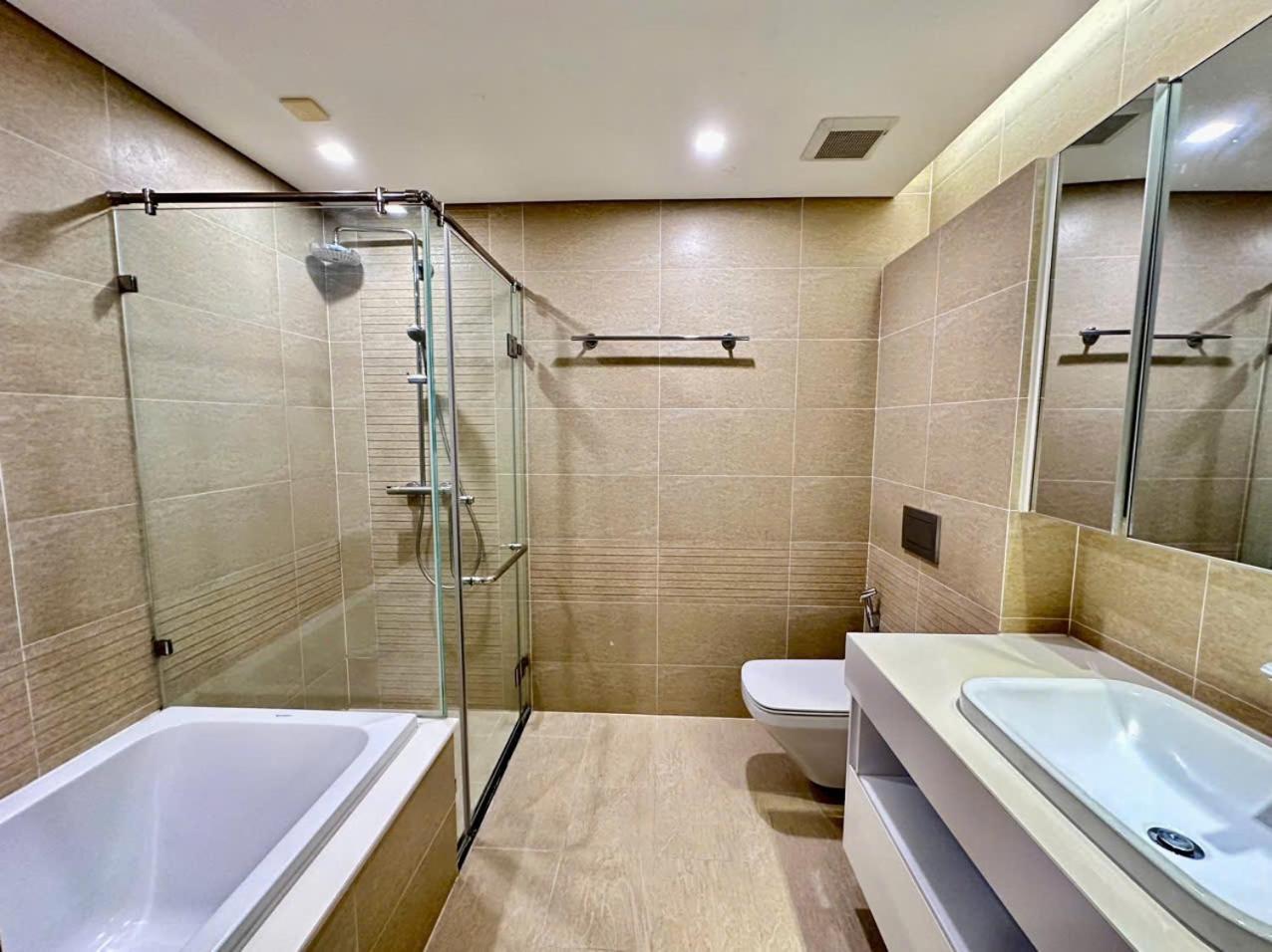 Luxury Apartment In Vinhomes Metropolis Hanoi Exteriör bild