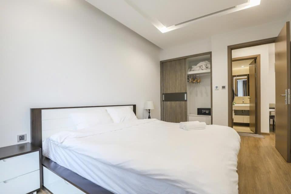 Luxury Apartment In Vinhomes Metropolis Hanoi Exteriör bild