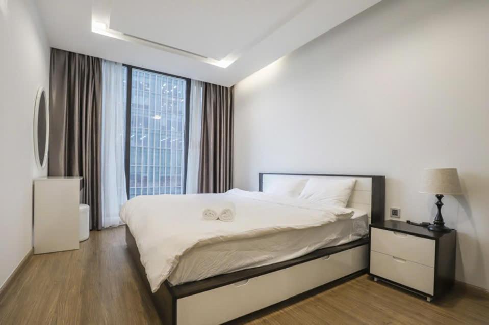 Luxury Apartment In Vinhomes Metropolis Hanoi Exteriör bild